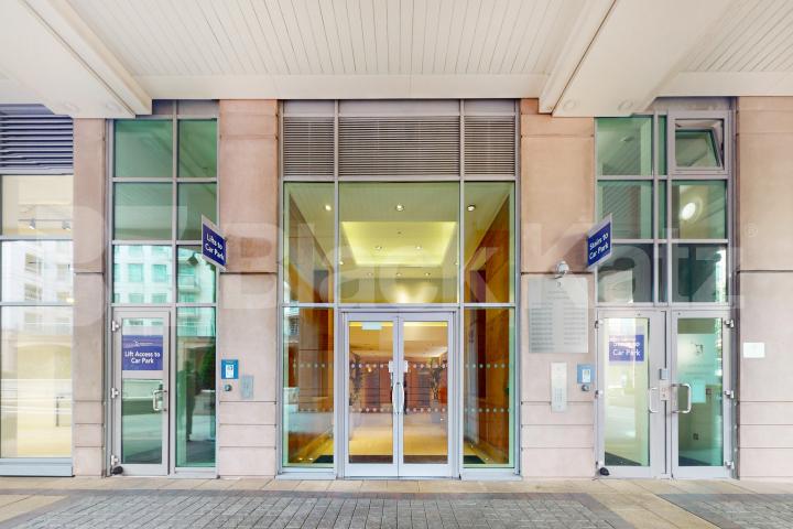 Stunning 3 bed 3 bath overlooking the Thames Flagstaff House St George Wharf, Vauxhall